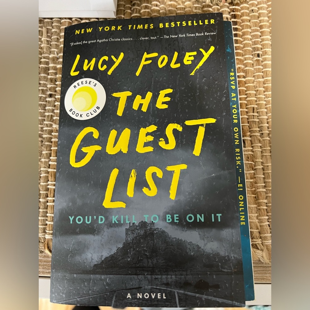 Lucy Foley “The Guest List” Book